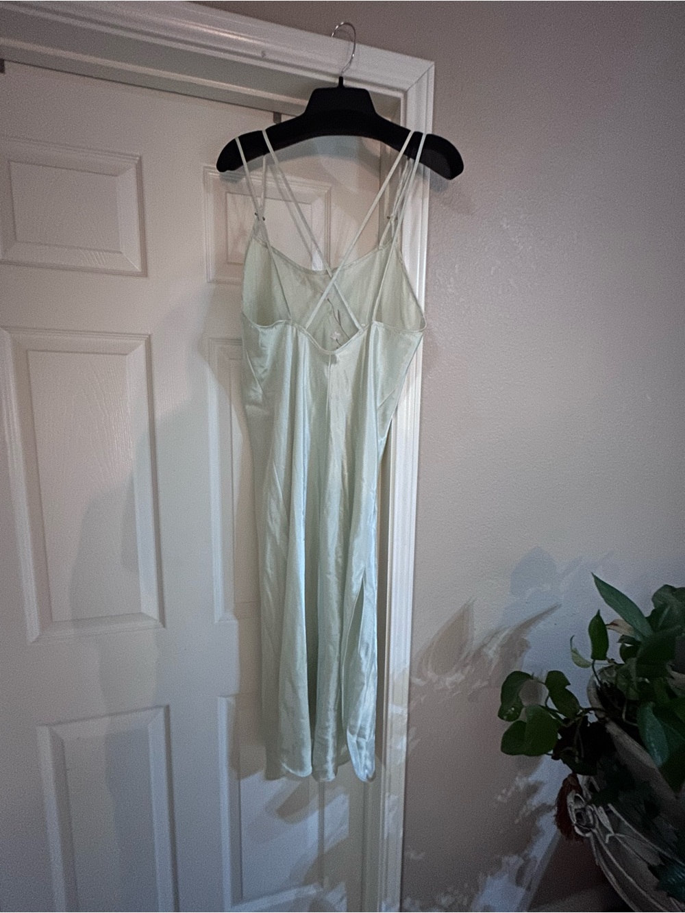 Beautiful Ladies nightgown, Size L - Picture 6 of 9